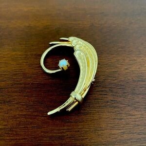 Vintage Gold-Tone "A Lonely Flower" Brooch with Faux Pearl Accent